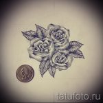 Фото эскиза татуировки с изображением букета из трех роз. Идеальный выбор для любителей цветочных мотивов и элегантного дизайна.