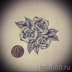 Фото эскиза татуировки с изображением букета из трех роз. Идеальный выбор для любителей цветочных мотивов и элегантного дизайна.