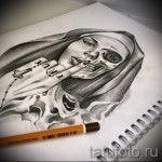 Черно-белый эскиз татуировки с изображением монахини и черепа. Детализированный рисунок с символическим значением.
