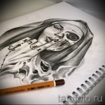 Черно-белый эскиз татуировки с изображением монахини и черепа. Детализированный рисунок с символическим значением.