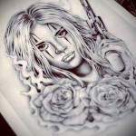 Черно-белый эскиз татуировки с изображением девушки с пистолетом и розами. Детализированный рисунок для вдохновения.