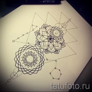 Фото тату: эскиз геометрической мандалы с использованием линий и треугольников, подходящий для минималистичной татуировки.