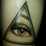 Tattoo-Auge im Dreieck auf der Hand - ein Foto des fertigen Tätowierung 13052016 2