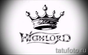 Черно-белый эскиз татуировки с короной и надписью 'Highlord'. Идея для тату на плечо или предплечье.