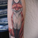 renard tatouage sur son bras - une photo de tatouage fraîche sur 03052016 2
