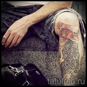 tatouage sur sa jambe pour les gars - photo par exemple 2