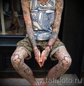tattoo on his knee for a guy 1