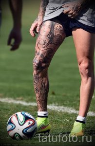 tattoo on his knee for a guy 4