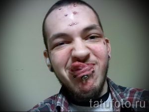 teardrop tatouage sous ses yeux - un exemple de la photographie de 22052016 1