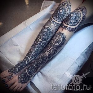 Фото татуировок мандал на руках и ногах. Детализированный черно-серый рисунок. Уникальный и запоминающийся дизайн.