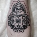 тату глаз в треугольнике дотворк - фото готовой татуировки от 13052016 1