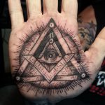 тату глаз в треугольнике на руке - фото готовой татуировки от 13052016 14