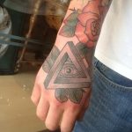 тату глаз в треугольнике на руке - фото готовой татуировки от 13052016 3