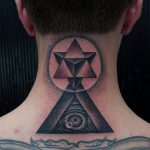 тату глаз в треугольнике на шее - фото готовой татуировки от 13052016 5
