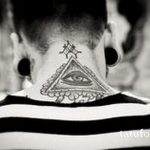 тату глаз в треугольнике на шее - фото готовой татуировки от 13052016 8
