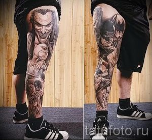 Фото тату Бэтмена и Джокера на ногах мужчины. Детализированный рисунок, комикс-стиль, яркие персонажи.