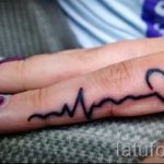 тату пульс на пальце - пример готовой татуировки 1