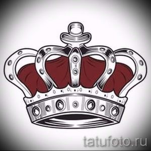 Фото тату: реалистичная черно-белая корона с красной подкладкой, выполненная в технике скетча. Идеальный эскиз тату для сильных и уверенных в себе.