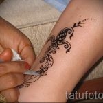 Henna-Tattoo auf ihrem Knöchel Foto - cool Foto des fertigen Tätowierung 2