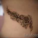 lace tattoo on her belly 1