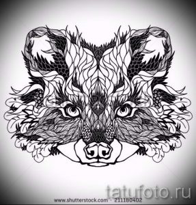 Фото декоративной татуировки головы енота, выполненной в стиле зендл (zentangle) с использованием сложных узоров и линий.