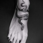 тату для девушек на лодыжке змея - классные фото готовой татуировки 3