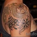 тату кружева на плече - фото пример готовой татуировки 2