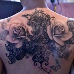 тату кружева на спине - фото пример готовой татуировки 11