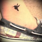 тату на лодыжке колибри - классные фото готовой татуировки 1