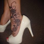 тату роза на лодыжке - классные фото готовой татуировки 8