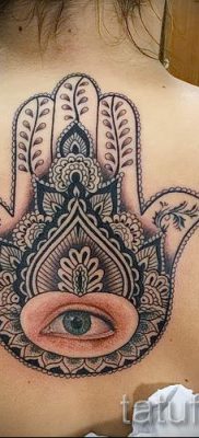 тату хамса — фото пример для статьи про значение татуировки 17