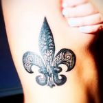 Französisch Lilie Tattoo - Foto Beispiel der Tätowierung 13072016 3