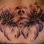 Lilie Tattoo auf dem unteren Rücken - Foto Beispiel der Tätowierung 13072016 3