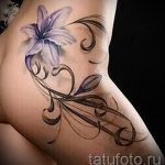 Lilie Tattoo auf ihrer Hüfte - Foto Beispiel für die Tätowierung 13072016 1