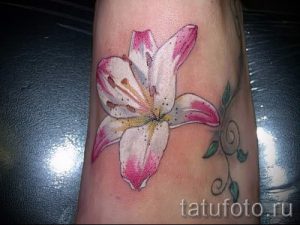 Tattoo Lilie weiß - Foto Beispiel der Tätowierung 13072016 1
