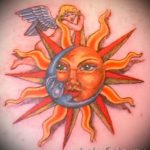 Tattoo Monat und die Sonne - ein kühles Foto des fertigen Tätowierung auf 14072016 1