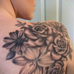 lily tattoo on her back - Photo example of the tattoo 13072016 1