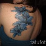 lily tattoo on her back - Photo example of the tattoo 13072016 3