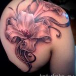 lily tattoo on the shoulder blade - Photo example of the tattoo 13072016 1