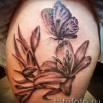 lily tattoo with butterfly - Photo example of the tattoo 13072016 1