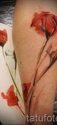 poppy tattoo on his arm — photos for an article about the importance of tattoos 1