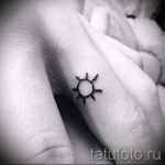 soleil tatouage sur son doigt - une photo fraîche du tatouage fini sur 14072016 1