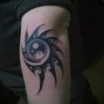 tattoo in the form of the sun - a cool photo of the finished tattoo on 14072016 2