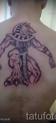 тату бога анубиса — фото татуировки для статьи про значение 8