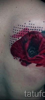 тату маки на спине — фото для статьи про значение татуировки 3