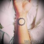 тату солнце на запястье - фото классной готовой татуировки от 14072016 2
