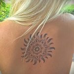 тату солнце на спине - фото классной готовой татуировки от 14072016 1