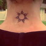 тату солнце на шее - фото классной готовой татуировки от 14072016 2
