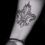 французская лилия тату - фото пример татуировки от 13072016 3