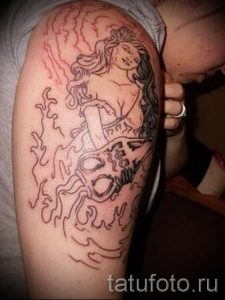 Aquarius tatouage sur son avant-bras - photo - un exemple du tatouage fini 01082016 2016 tatufoto.ru